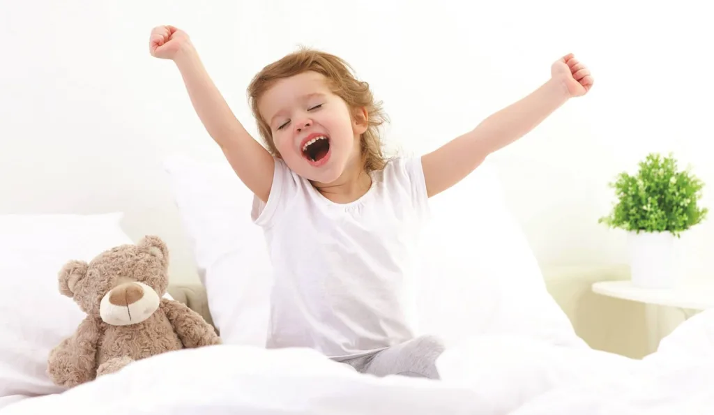 Ранние подъёмы в 5 утра у ребёнка 1–3 лет: почему и как сдвинуть режим