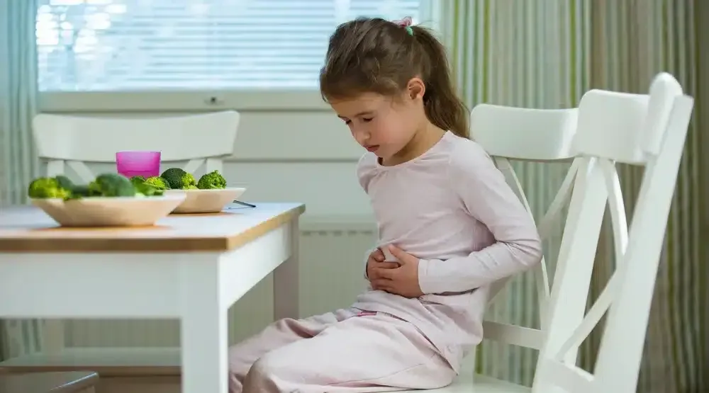 Лямблии у ребёнка 7–12 лет: когда реально лечат и как подтверждают диагноз