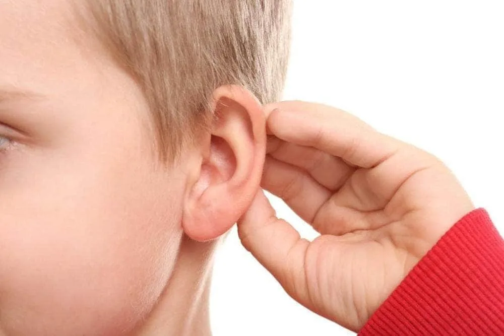 Отит у ребёнка 7–12 лет: признаки и почему нельзя греть ухо