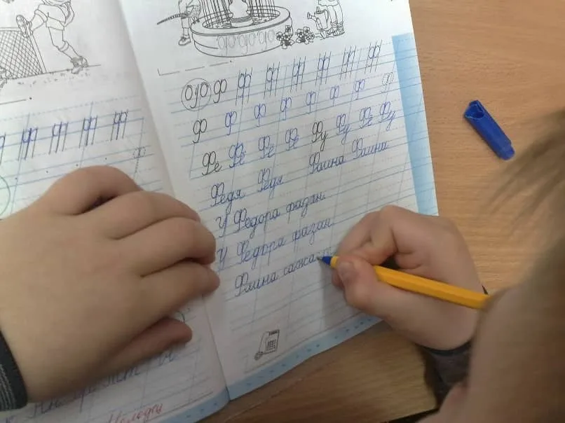 «Плохой почерк» до школы: что нормально, а что требует помощи
