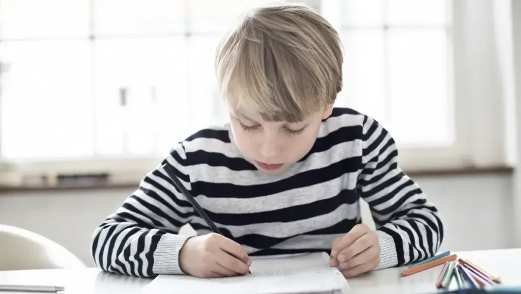 Проблемы письма у ребёнка 7–12 лет: дисграфия, моторика или внимание