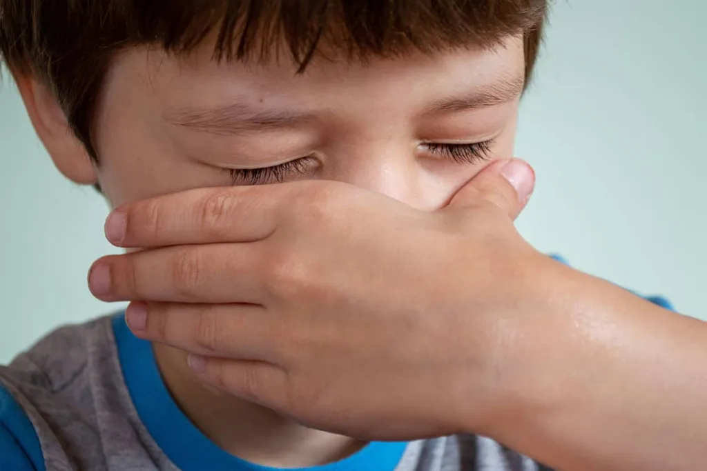 Слезливость и вспышки злости у ребёнка 7–12 лет: причины и тактика