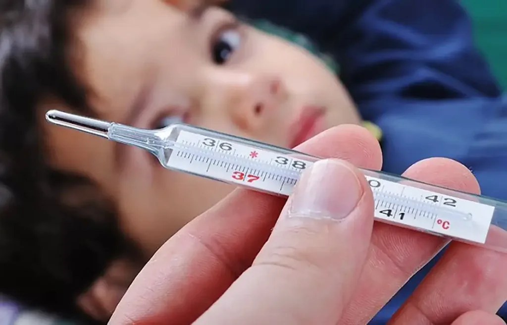 Температура у ребёнка 7–12 лет: причины, когда волноваться и как правильно помочь