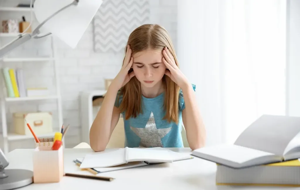 Головные боли у подростка 12–18 лет: причины и когда обследоваться