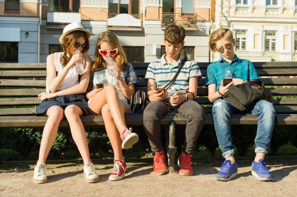 Самозащита и безопасность на улице для подростка 12–18 лет: практические правила